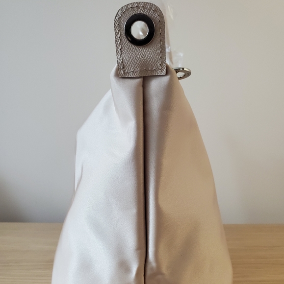 LONGCHAMP LE PLIAGE NÉO
TOP HANDLE BAG - Picture 11 of 16